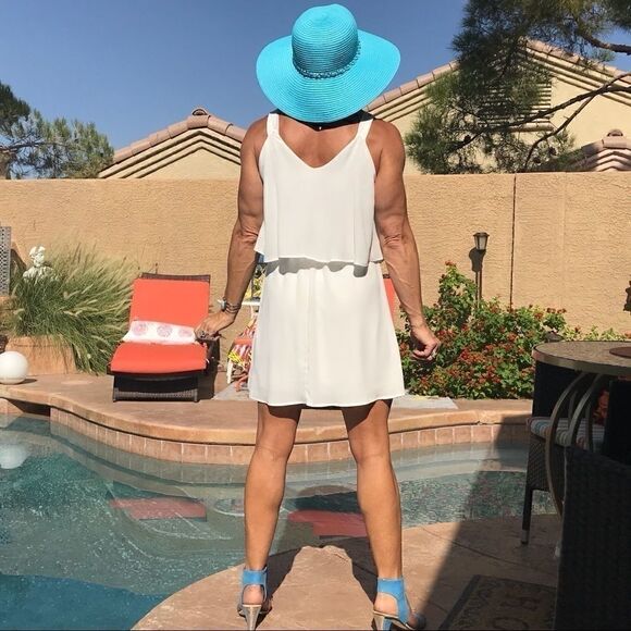 One Story Sleeveless Dress with Scoop Neck and Elastic Waist.  Size Small. - Picture 3 of 6